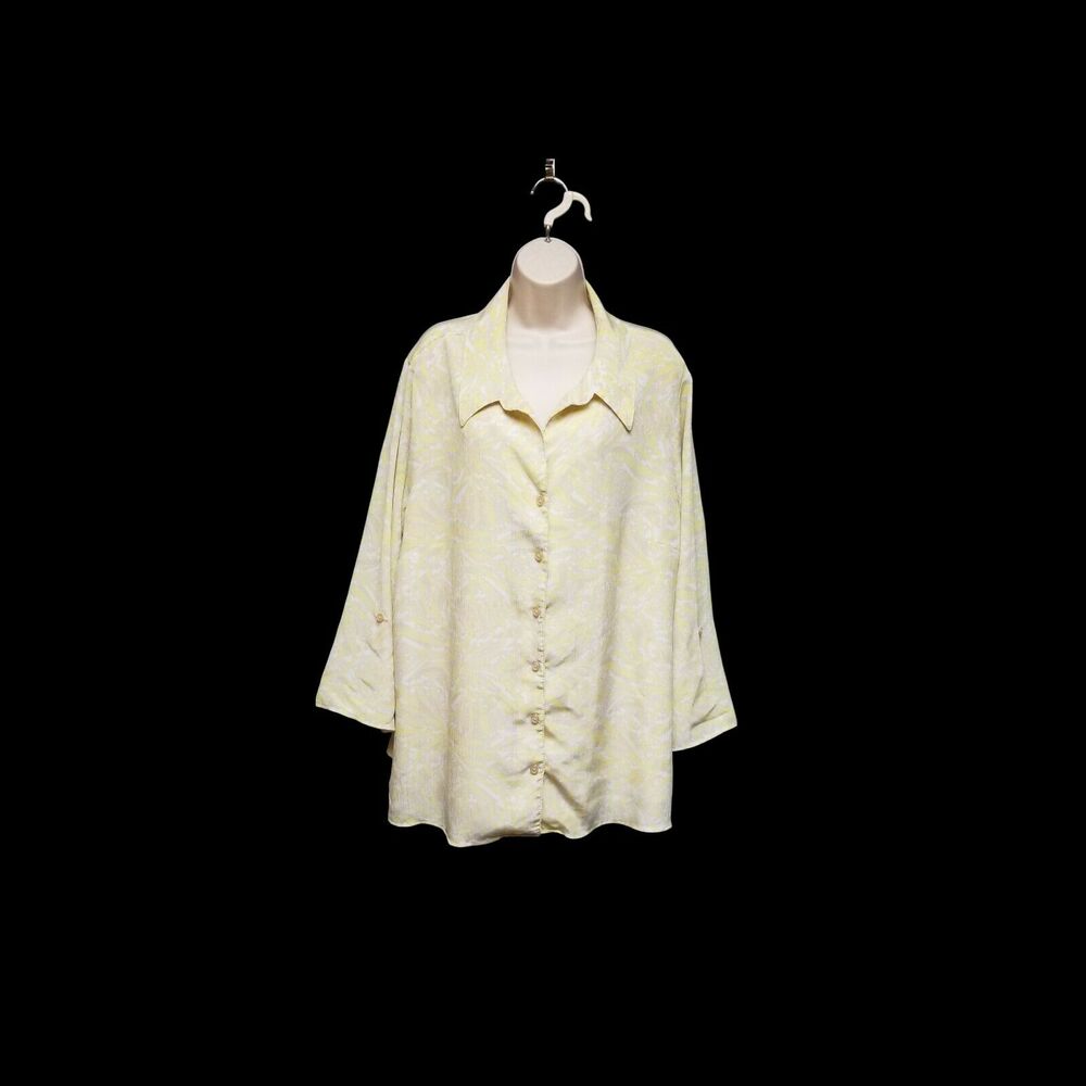 Women's White & Stag Yellow & Cream Print Shirts Size 4X (26W/28W)